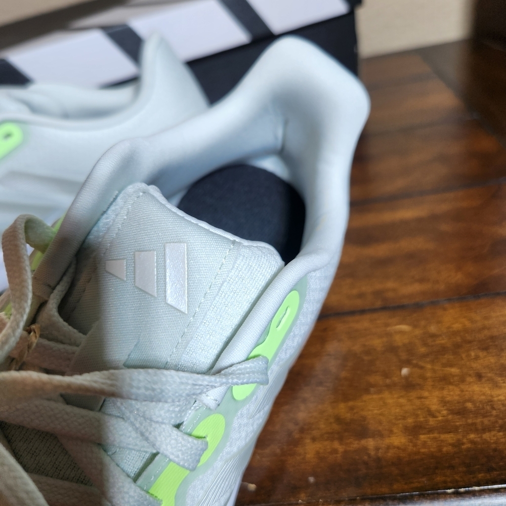 Adidas Womens 8 1/2 Run Falcon White and Green Sneakers New With Tags - Picture 7 of 11